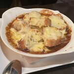 TRATTORIA BUONO - ゴロゴロ牛肉のチーズ焼きカレー