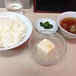 定食のごはんとスープ