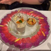 モナリザ 恵比寿店 - 花びらが挟んである器