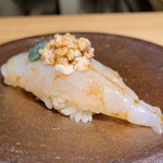恵比寿 鮨 藤 - 追加した ボタン海老 一度炭焼きした味噌を叩いて乗せ、めちゃめちゃ芳ばしく、濃厚な味わいで最高に美味しかった❗