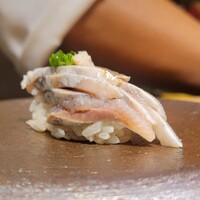 恵比寿 鮨 藤 - 鯵、脂が乗っていて、トロケル