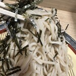 吉そば - 麺は加水率が高めで喉越しがいいです。