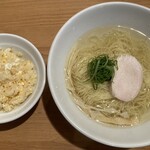 Chuuka Hanten Kinsan - 淡麗とりだし塩麺 900円 ミニチャーハン 250円