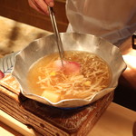 麻布 かどわき - 鰤しゃぶしゃぶ　（鰤をさっと湯に潜らせます）　(2013/11)