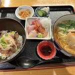 Itamaegokoro Kikuura - 2023年12月 ランチメニューの丼セット¥1.200 + 刺身盛り¥880