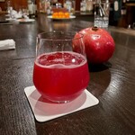 バー エイジング - ザクロのカクテル