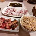 炭火焼肉ホルモンくう - おつまみ