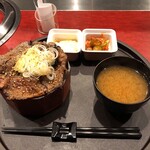 正泰苑 - 焼肉丼¥1,250