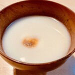 小料理 椿 - 酒粕のおしるこ（中には丸餅）