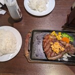 いきなりステーキ - ごはん、スープ、サラダセット390円