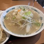 熱烈中華食堂 日高屋 - 料理写真:野菜たっぷりのタンメン