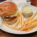 Sherry's Burger Cafe - 3種のチーズバーガー(チェダー、ゴーダ、モッツァレラ)_¥1,800