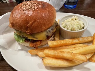Sherry's Burger Cafe - ガーリックチーズバーガー_¥1,820