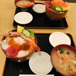 さんかく亭 - 確かカラフル丼と当時の食べログサービスの海鮮汁