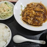 橘屋 - 若鶏の唐揚げ黒胡椒ソース定食
            正価1,170円のところサービス価格で1,100円