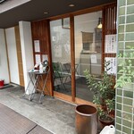 鶏卵問屋　中川幸商店 - スイーツ店の様な店構えに