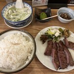 牛たん炭焼き 利久 - 