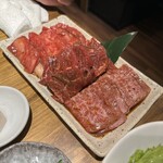 Yakiniku Tenyuu - 前回の3種盛り合わせ上からカルビ、ハラミ、ロースと前回のロースのクオリティが高すぎた。