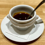 洋食 おがた - ローストに添えられるフォンドボーソース