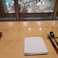 スーツァン・レストラン陳 渋谷店 - 厨房が眺められるカウンター席です。