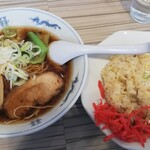 松福 - 料理写真:中華そばと半チャーハンセット