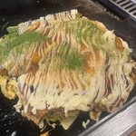 Okonomiyaki Omoni - 青海苔フリフリ♪