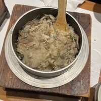 大山鶏と鮮魚 居酒屋 まいか - 〆の釜飯。5人分と6人分で来た。