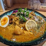 スパイスカレー高丸 - 零細レヴュアーだとこんな大言を気楽に吐けるのが良いですな。時間が経つほどに分かる食後感の良さ。体に負担がかからずどんどん活性化する感じです。ああすぐにでもまた食べたい。