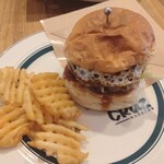 CRUZ BURGERS & CRAFT BEERS - 