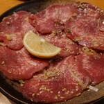 ホルモン焼肉 富や - 