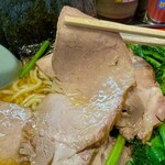 横浜家系ラーメン 黄金家 - スモーキーチャーシューは風味良くしっとり