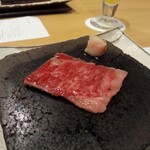 日本料理　伊せ吟 - 【焼き物】一人一つ溶岩プレートがあった！