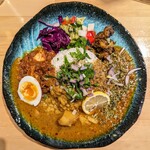 スパイスカレー高丸 - ３種愛盛りの大盛り。愛を盛ってますよこのカレー。こんなに健康的な美味しさにも関わらず、旨味に芯があるので、油脂分の強い食事が好きな方でも美味しく感じられるんじゃないかな。