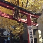 Asian Dining & Bar SAPANA - 近くの三崎町神社。大イチョウがきれいです☆