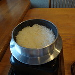 鍵屋 - 献上米。一人一人お釜で炊き上げてくれます