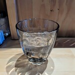 スパイスカレー高丸 - 水のこと聞きたいなあ、あっいい雰囲気だ、聞いちゃえ、みたいな感じ。水のことまで聞くのは勇気が要ります。水による料理の差は分からなくても細胞のどれかは反応してると思うんですよね。良い浄水器使いましょ。