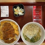 Nakau - カツ丼、温はいからうどん、京風つけもの