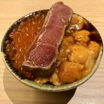 焼うおいし川  六本木凛華楼 - 至福の三食丼(ウニ、いくら、天然本マグロ)