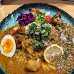 スパイスカレー高丸 - どこかの書き込みで"あーもう無くなるといつも思う"みたいなのがあったけど、それめっちゃ分かります。このユートピアにずっと漂っていたいんですよね。