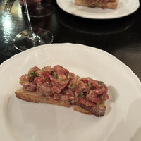 LOVAT - A5黒毛和牛のタルタル：絶対食べると決めていた1つ。肉肉しくて美味しかったです。