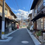 浪花堂餅店 - 人通りのない、脇道、まっすぐ行って、左側がお店