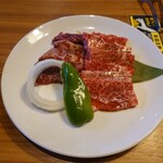 Yakiniku Gaden Kokoro - カルビもハラミも
                      シッカリとしたサシが入ってて良い感じだねえ❕
                      
                      多少ハラミの色合いはカルビ程は鮮やかではないけれど