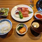 Yakiniku Gaden Kokoro - ●カルビとハラミ焼肉ランチ（1.5倍）2,178円
                      
                      ◯焼肉
                      カルビは飛騨牛A5
                      ハラミは国産和牛となる
                      
                      タレは醤油ベースで味醂と砂糖の甘味シッカリ目
                      少し化調も入っている味わい