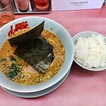 山岡家 - 味噌ラーメンと半ライス