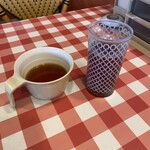 Saizeriya - ランチのスープとドリンクバーのアイスティー