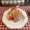 Mori cafe - 季節のワッフル、いちごとカスタード、ハーフサイズ