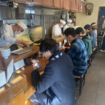 丸五 - 店内(1階)※右手がテーブル(2席)×2卓　※2階アリ