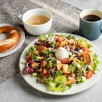 샐러드 점심 (프레즐 포함) / salad lunch (served with brezel)