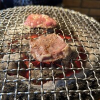 炭火焼肉ホルモン うしごろ 中目黒店 - タンだったかな？