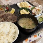 畑熊商店 - 焼ぼたん定食